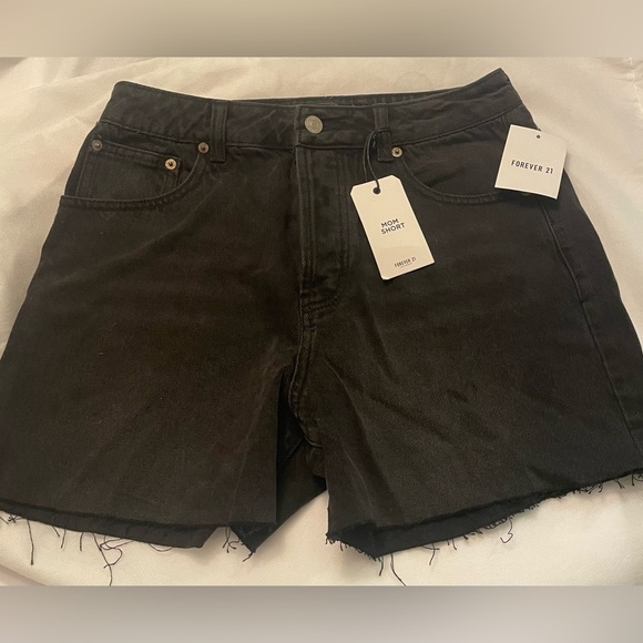NWT Forever 21 Mom Shorts High Rise Black denim shorts raw hem Size 27 - Picture 1 of 11